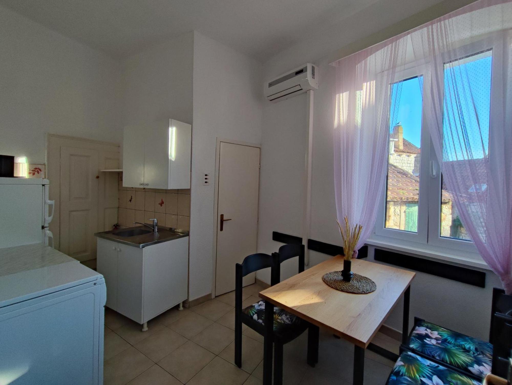 Apartman Riva 2 คอมีชา ภายนอก รูปภาพ