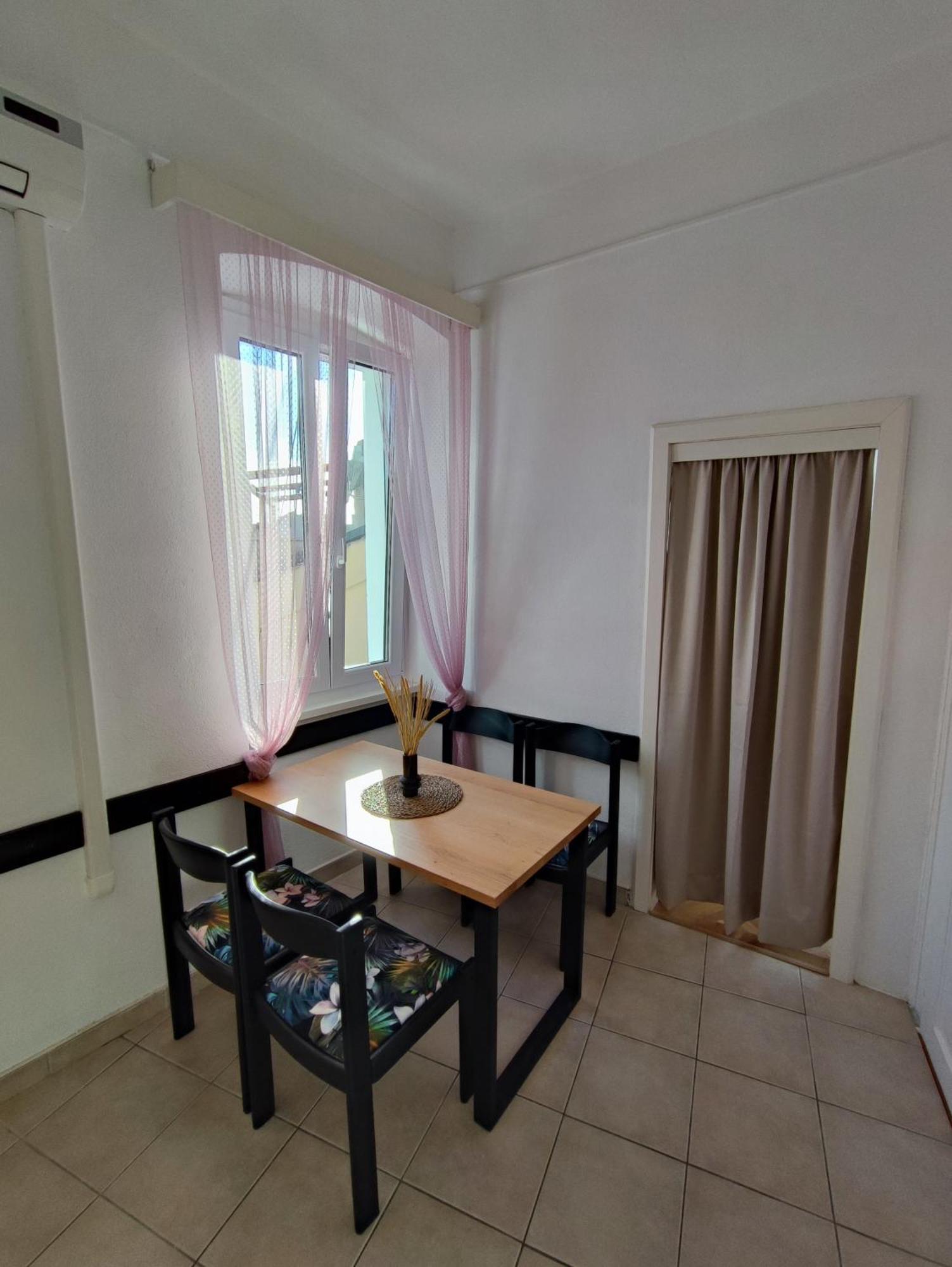 Apartman Riva 2 คอมีชา ภายนอก รูปภาพ