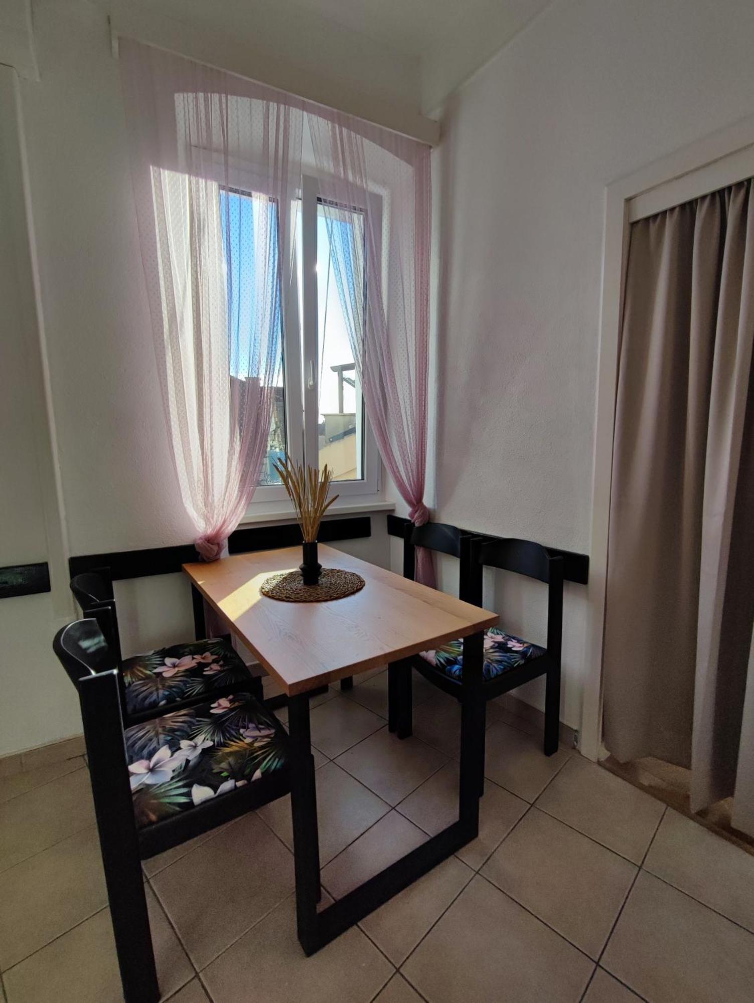 Apartman Riva 2 คอมีชา ภายนอก รูปภาพ
